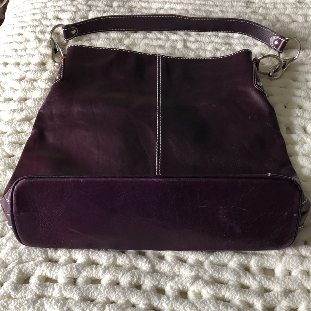 🔥🔥Leather made in Italy , Large deep purple tote. 16x14. Heavy hardware. GUC